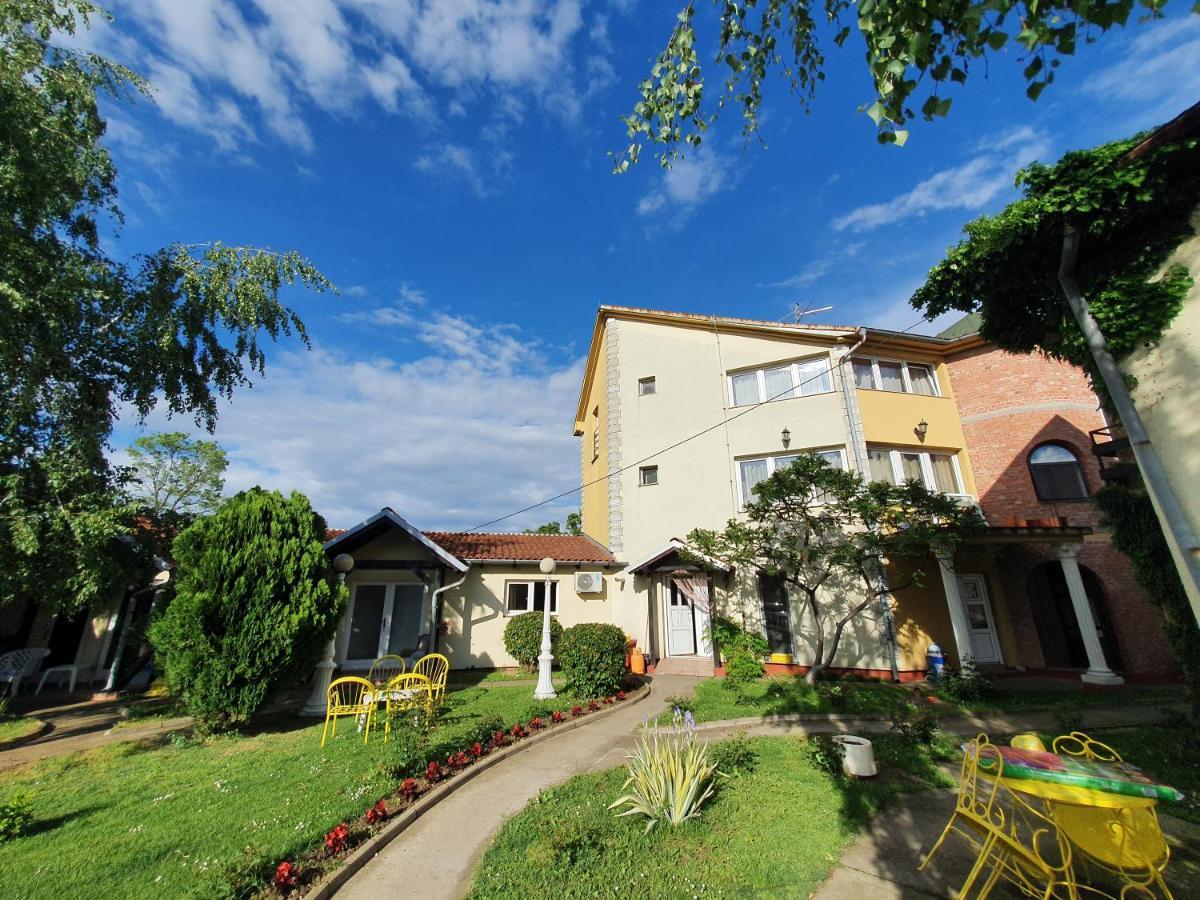 Motel Zoka Dvorovi Buitenkant foto
