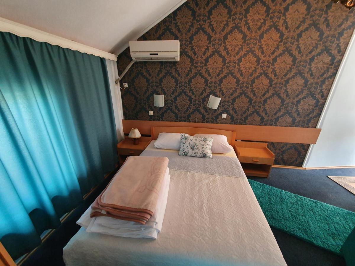 Motel Zoka Dvorovi Buitenkant foto