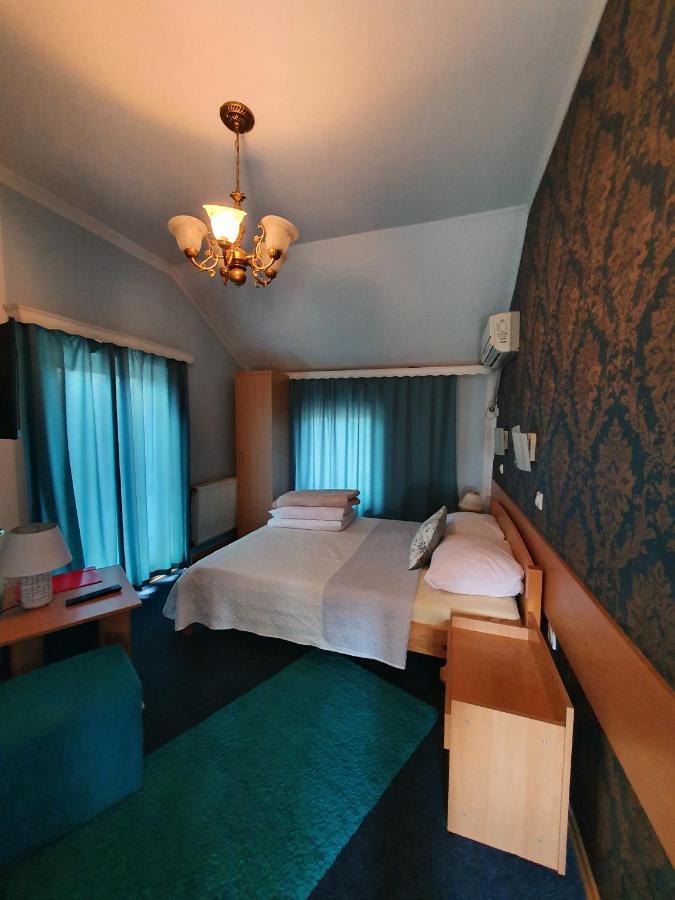 Motel Zoka Dvorovi Buitenkant foto