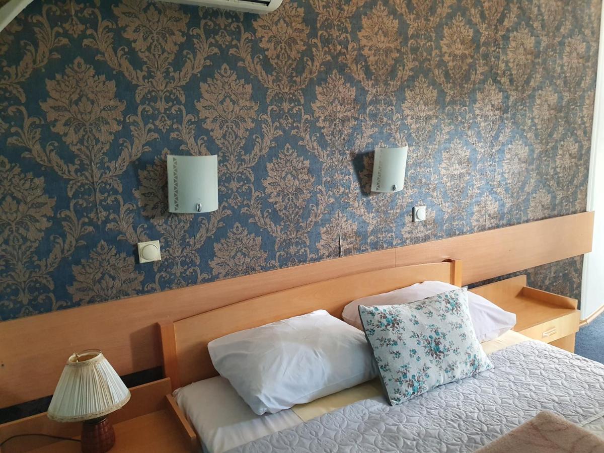 Motel Zoka Dvorovi Buitenkant foto