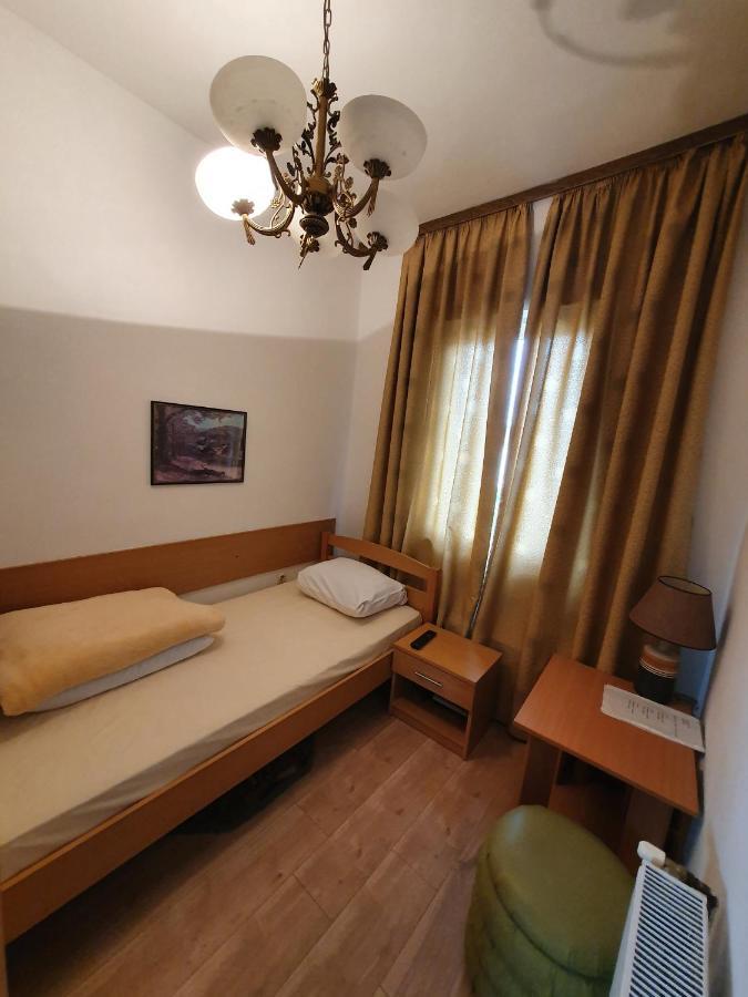 Motel Zoka Dvorovi Buitenkant foto